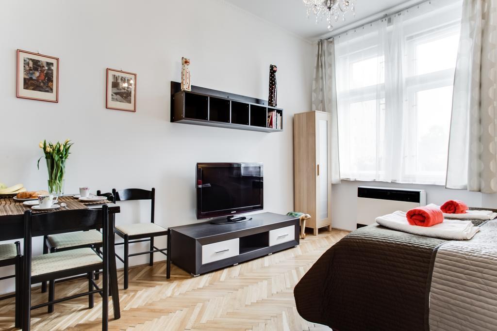 Comfy 2 Bedroom Apartment Praga Esterno foto